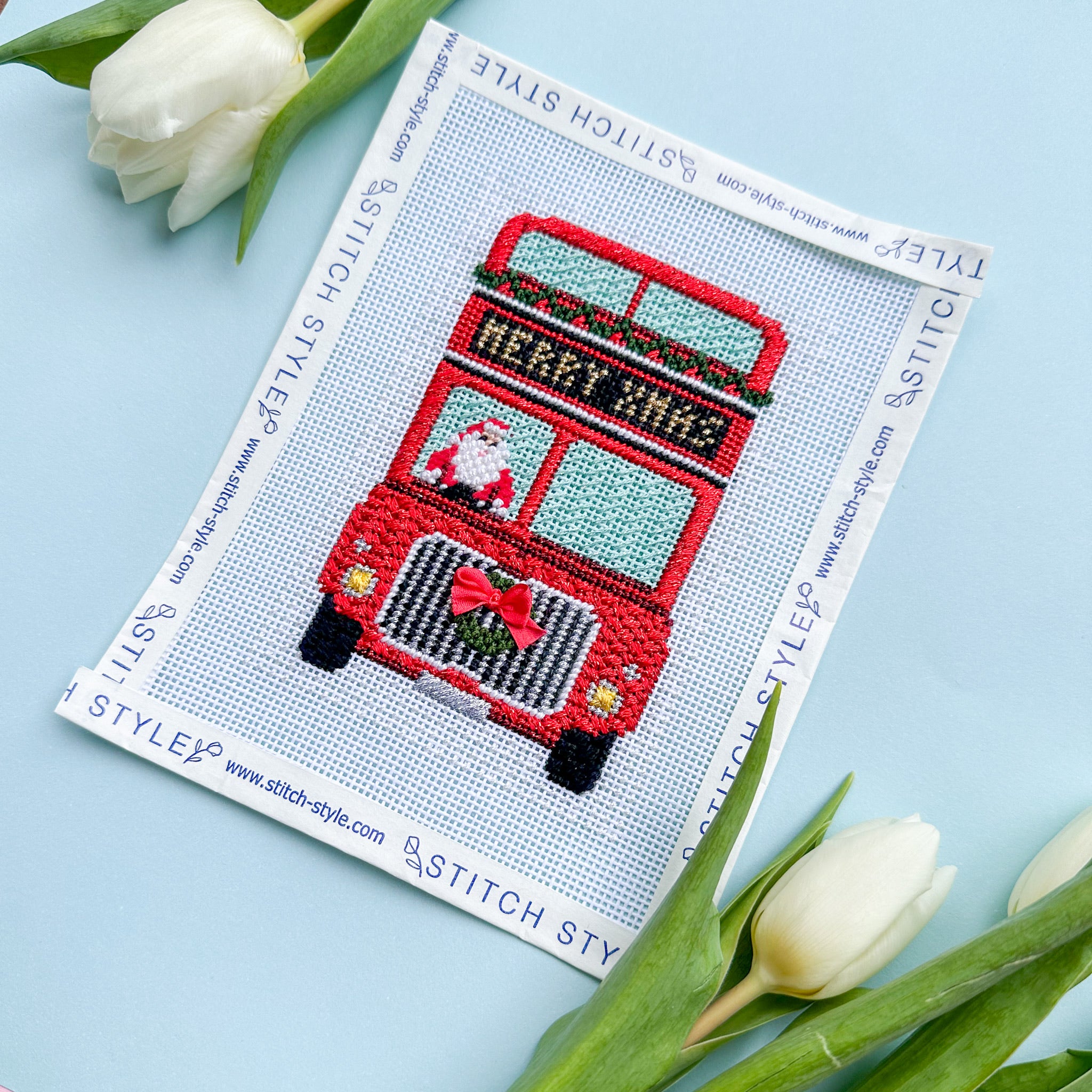 LUXURY NEEDLEPOINT FROM LONDON 刺繍 角テーブル 3404C892-4A2F-490C-A280-